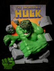 hulk-lootcrate-stand1